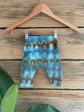 Load image into Gallery viewer, Bowie Waves Leggings - Size 000 (3-6mths)
